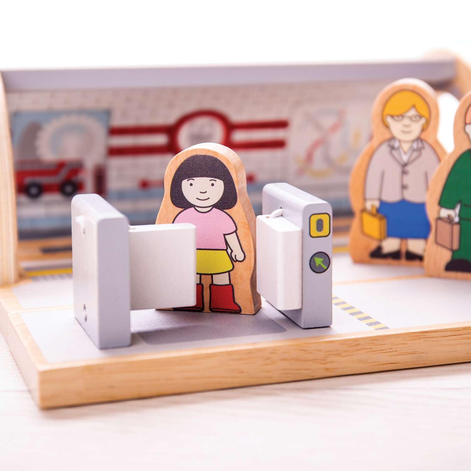 Bigjigs Holz-U-Bahnhof Für Schienen – Kompatibel Mit Gängigen Holzschienensystemen, Inkl. Figuren & Ticketschranken