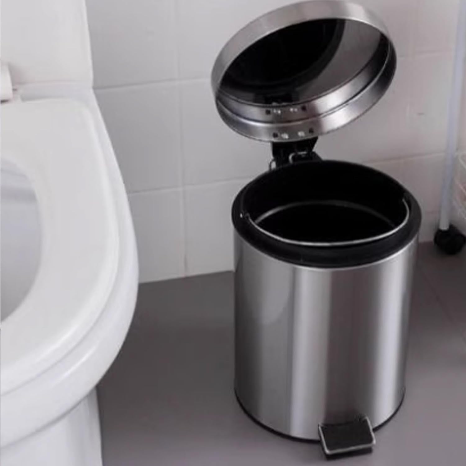 Garbage Can with Soft Close Lid, Indoor Round Trash Can Stainless Steel Step-on Garbage Bin Trash Can Creative European Style with Inner Bucket for Home Office Trash Bin(3L)