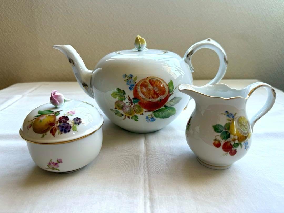 エミール・ベルナール、カップ、果物鉢、ティーポット、果物のある静物 エミール・ベルナール、カップ、果物鉢、ティーポット、果物のある静物