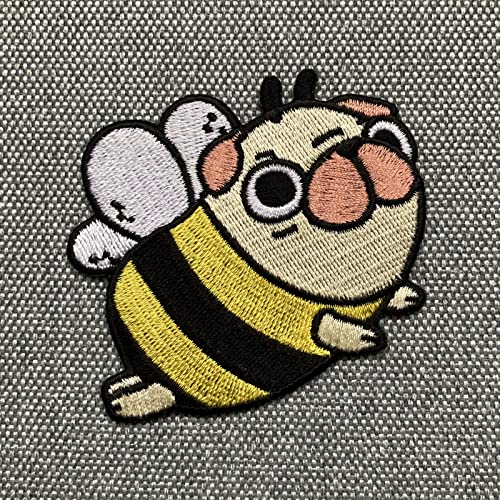 Urbanski Patch Süßer Mops Hund in Bienenkostüm zum Aufbügeln 6,3 x 7,7 cm | Aufnäher Applikation Bügelbild