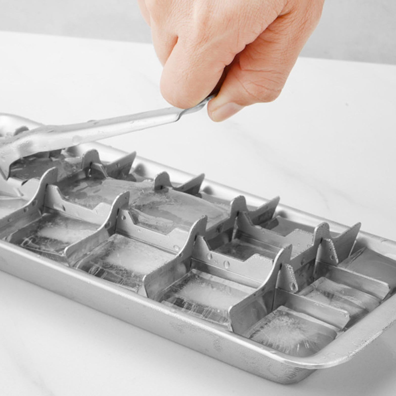 Amazon | アイスキューブトレイ - 金属製製氷皿 冷凍庫製氷型