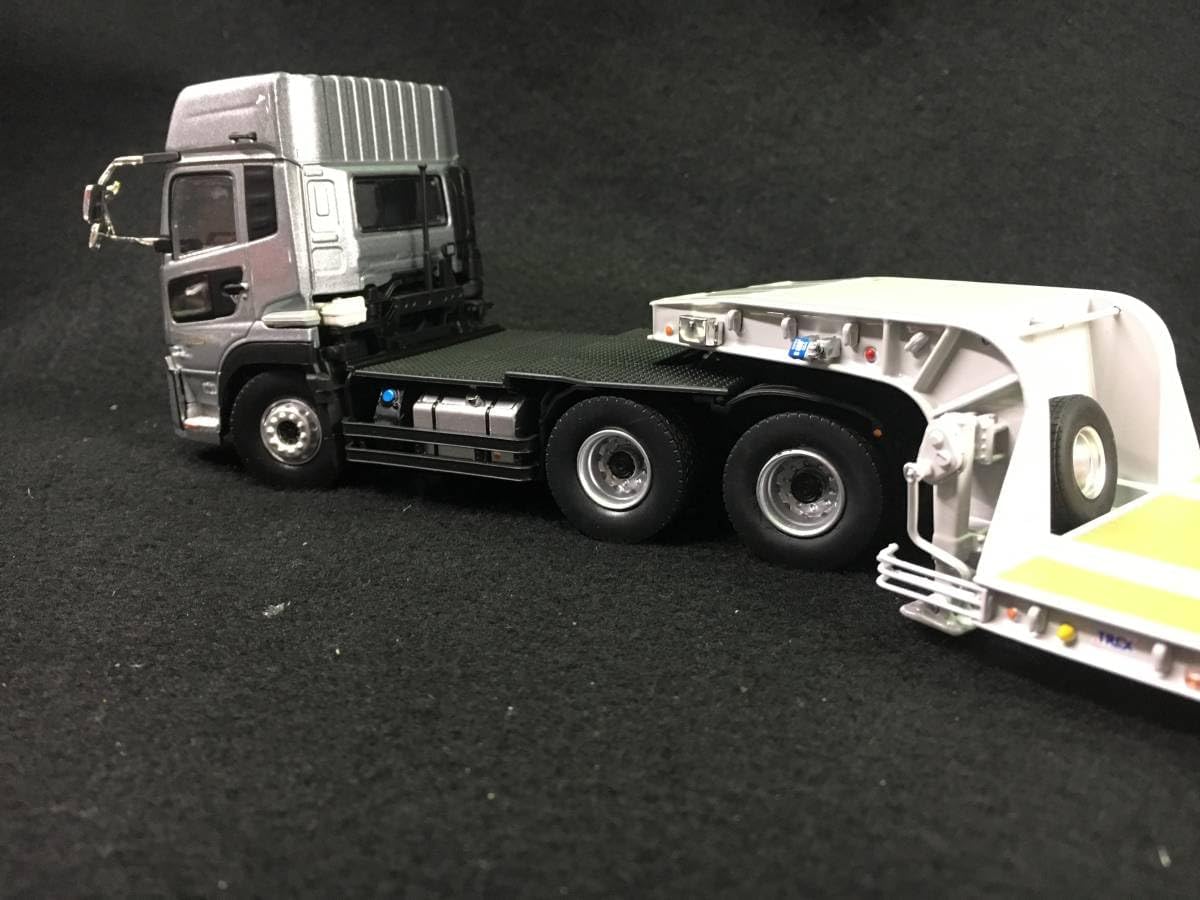 京商 1/43 UD Quon GW 6×4 重機運搬用セミトレーラ おまけ付