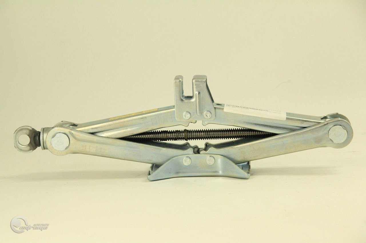 トヨタ　パンク修理／ジャッキセット Amazon.co.jp: TOYOTA (トヨタ) 純正部品 ジャッキASSY 品番