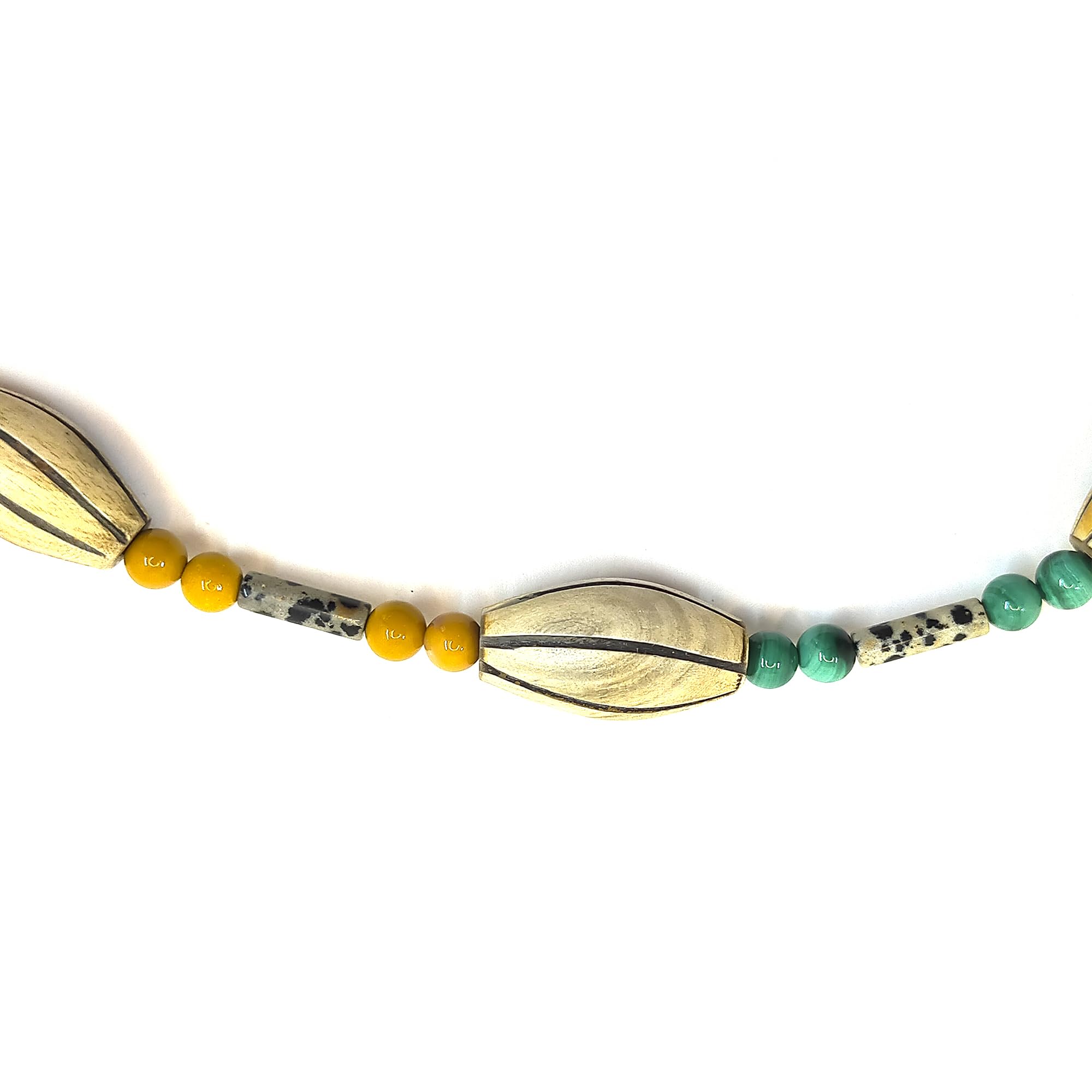 Collana lunga 70 cm con pietre vere e corno naturale striato, a base di diaspro mokaite giallo e altre rocce. Chiusura in argento 925. Idea regalo