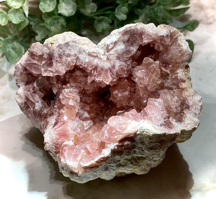 Amazon | ハートの洞窟 ピンクアメジスト クラスター ラフストーン