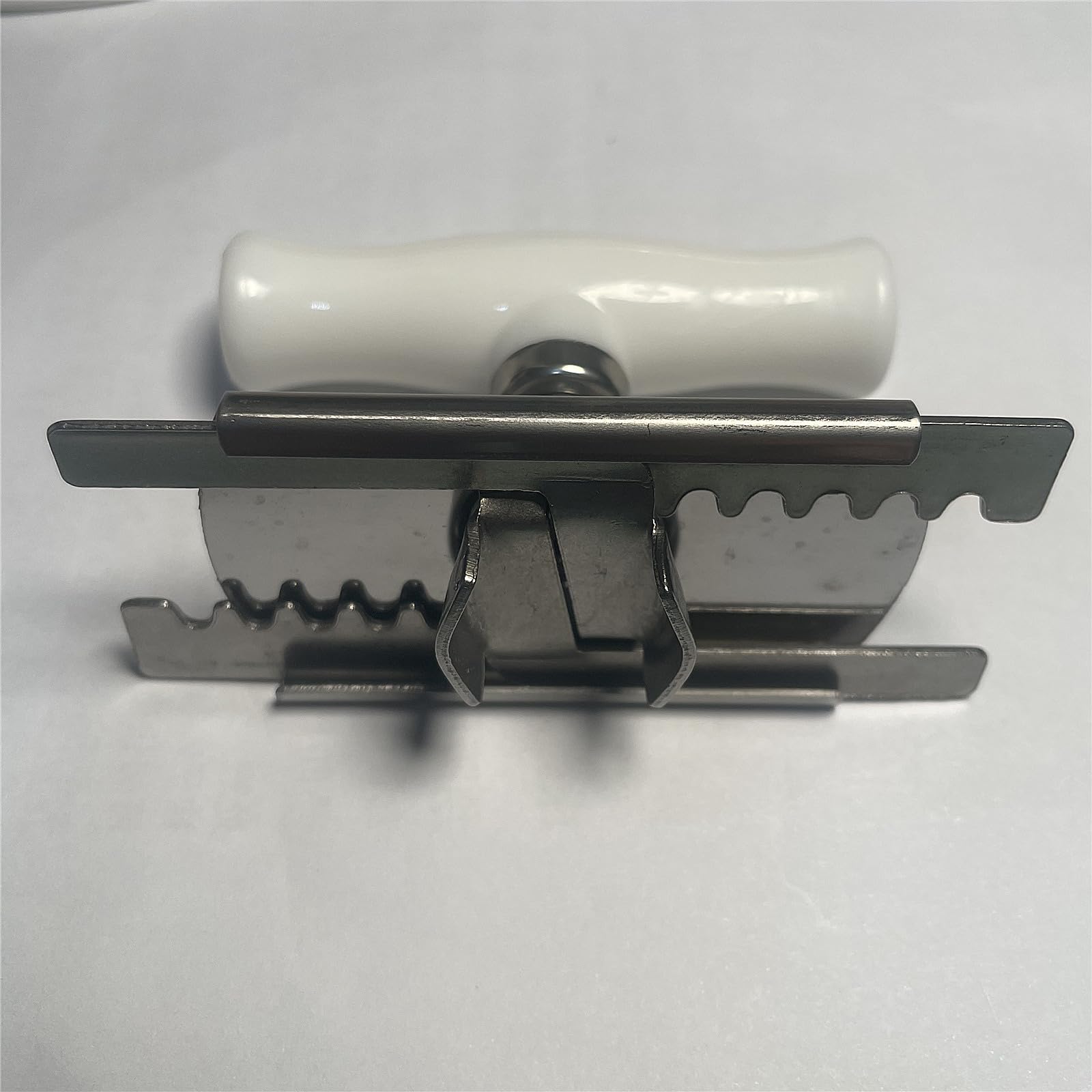 Apribarattoli per mani deboli, apriscatole per anziani, apricoperchio regolabile, apribottiglie per mani artritiche, apribottiglie, accessori da cucina (bianco)