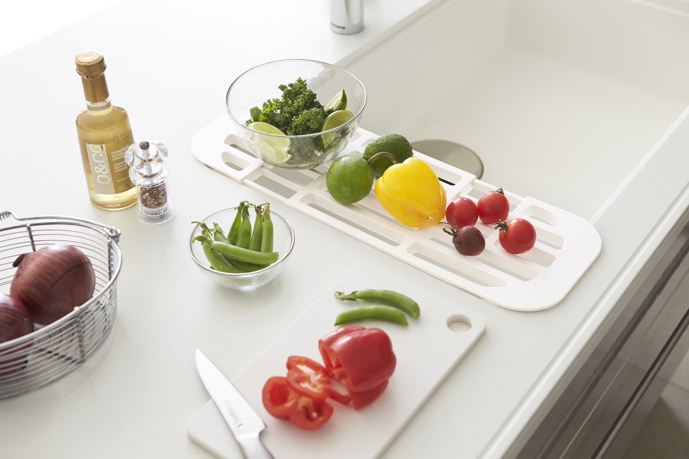 Yamazaki Industries 2895 Plastic Telescopic Drainer, Aqua, White