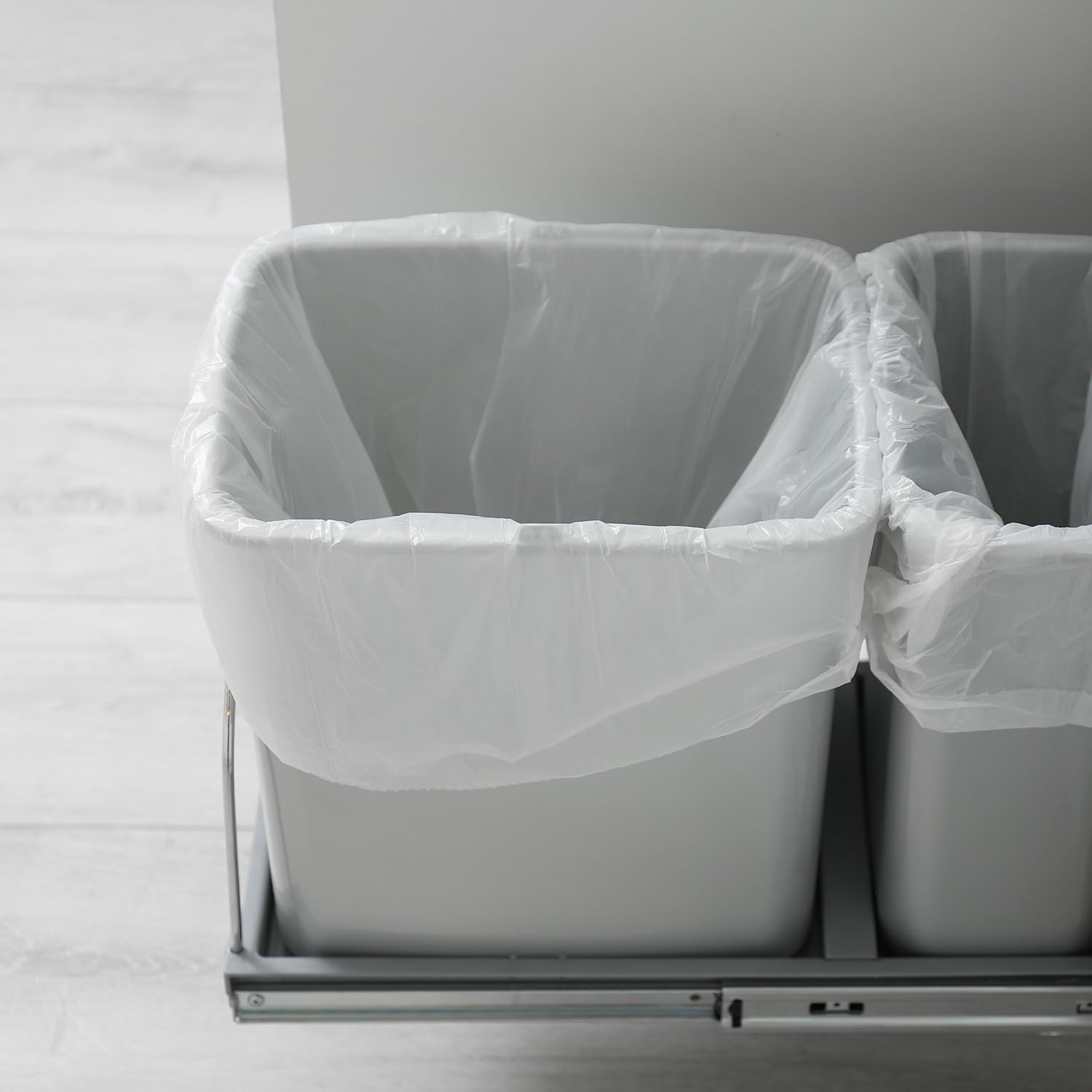 Bolsas de basura pequeñas – 108 bolsas de basura de 2.6 galones, bolsas de basura pequeñas para oficina, dormitorio, cocina, bolsas de basura pequeñas blancas de 2.6 galones