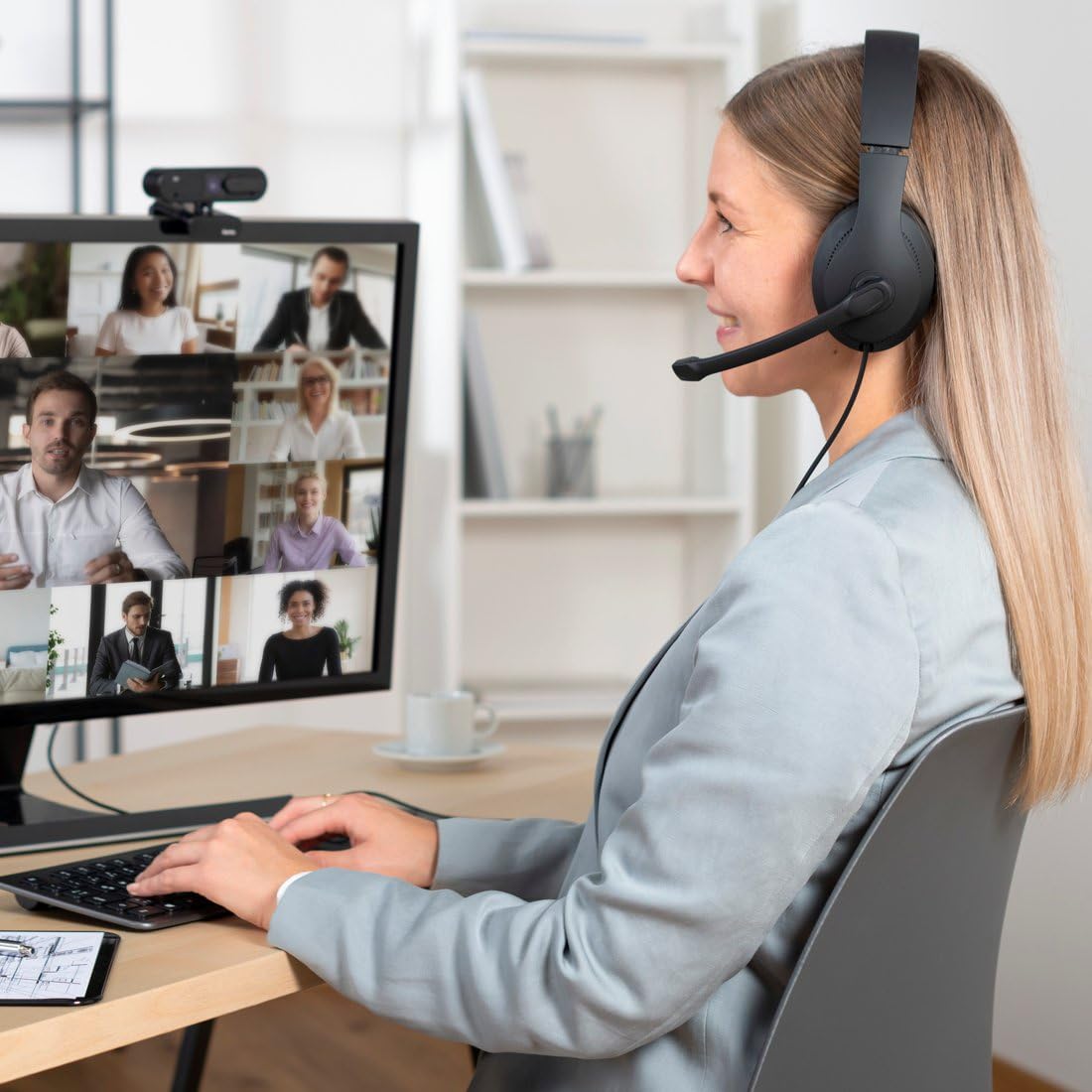 Hama USB Headset, Over Ear Kopfhörer mit Mikrofon (PC Headset mit Lautstärkeregler und verstellbarem Mikro, USB-A-Stecker, 2m langes Kabel, für Videokonferenzen, Homeoffice, eLearning) schwarz