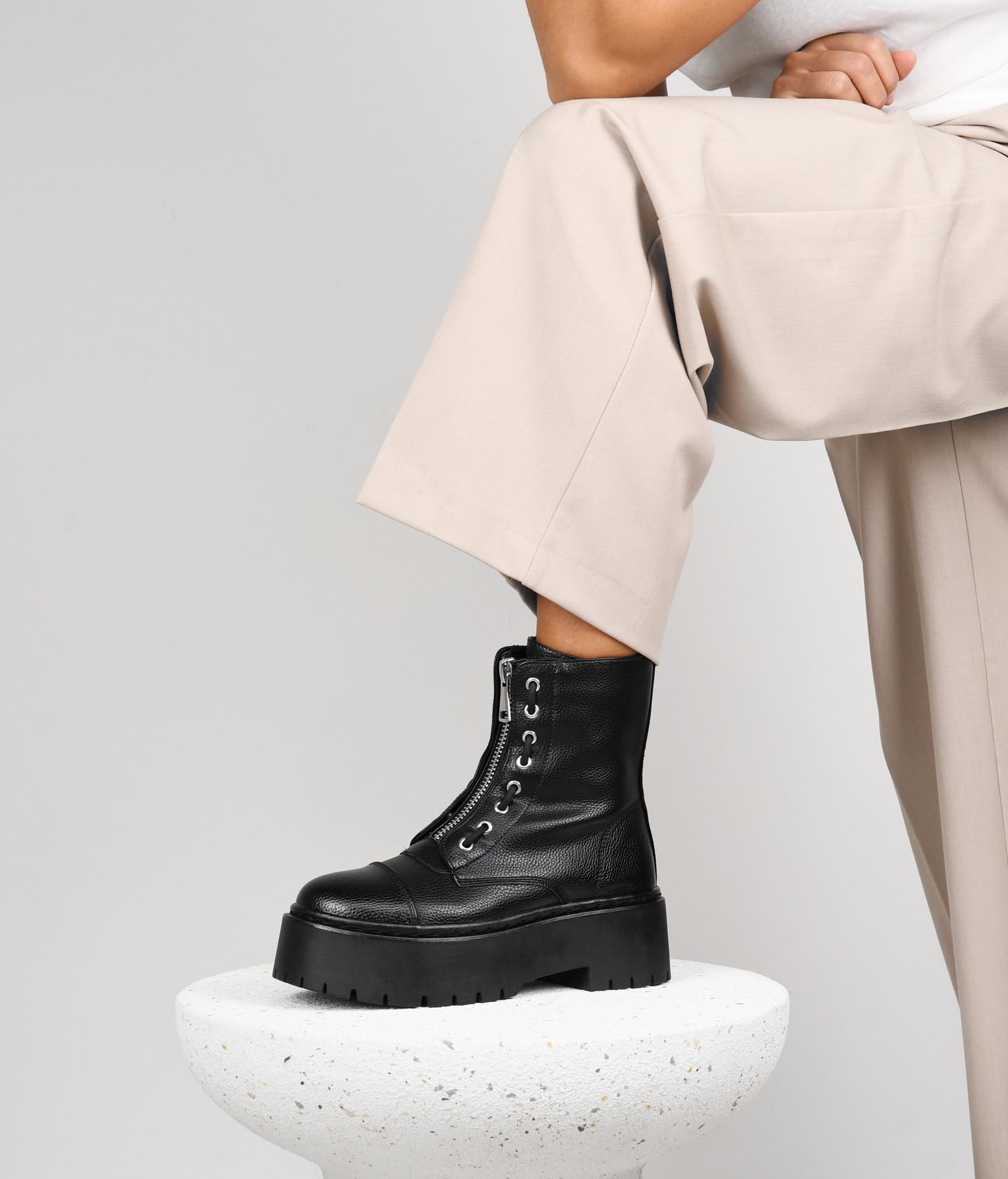 BOSANOVA Botas Militares Negras Mujer Cremallera Central Cordones Vertical Suela Plataforma 5.5 cm