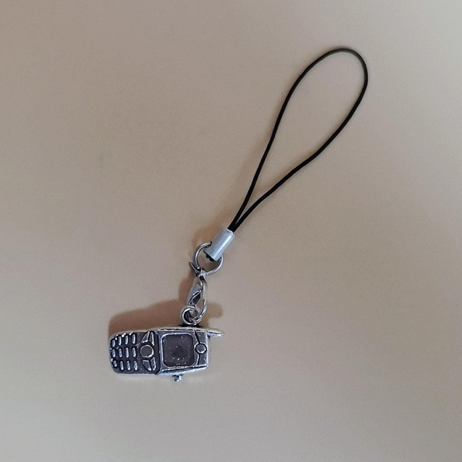 1 pc Y2K telefoon sleutelhanger Kawaii mobiele telefoon ster vlinder zilveren kruis charms hanger leuke cartoon beer lanyard-3