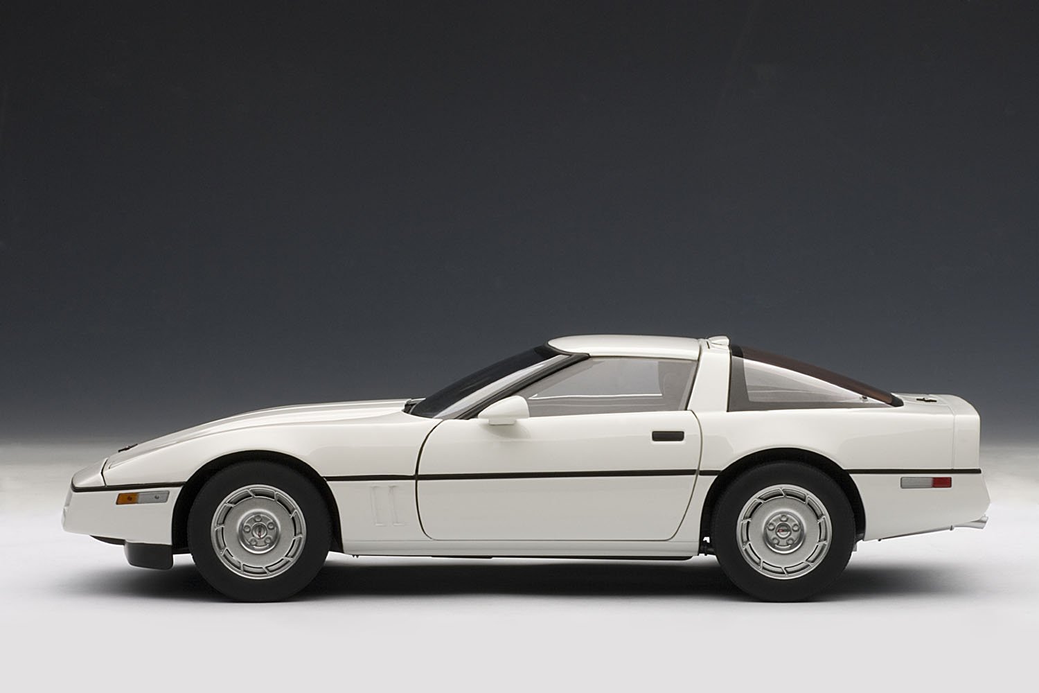 AUTOart シボレー コルベット C4 1:18 ホワイト AUTOart シボレー コルベット C4 1:18 ホワイト オートアート 1