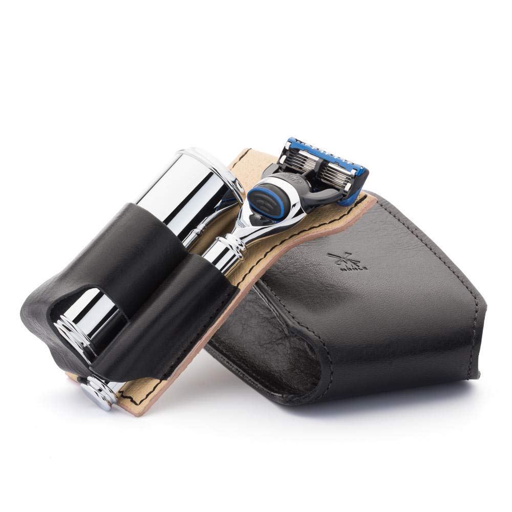 MÜHLE Travel Reise-Set - Silvertip Fibre Pinsel, Rasierer kompatibel mit Gillette-Klingen, schwarzes Lederetui - verchromte Metall-Griffe