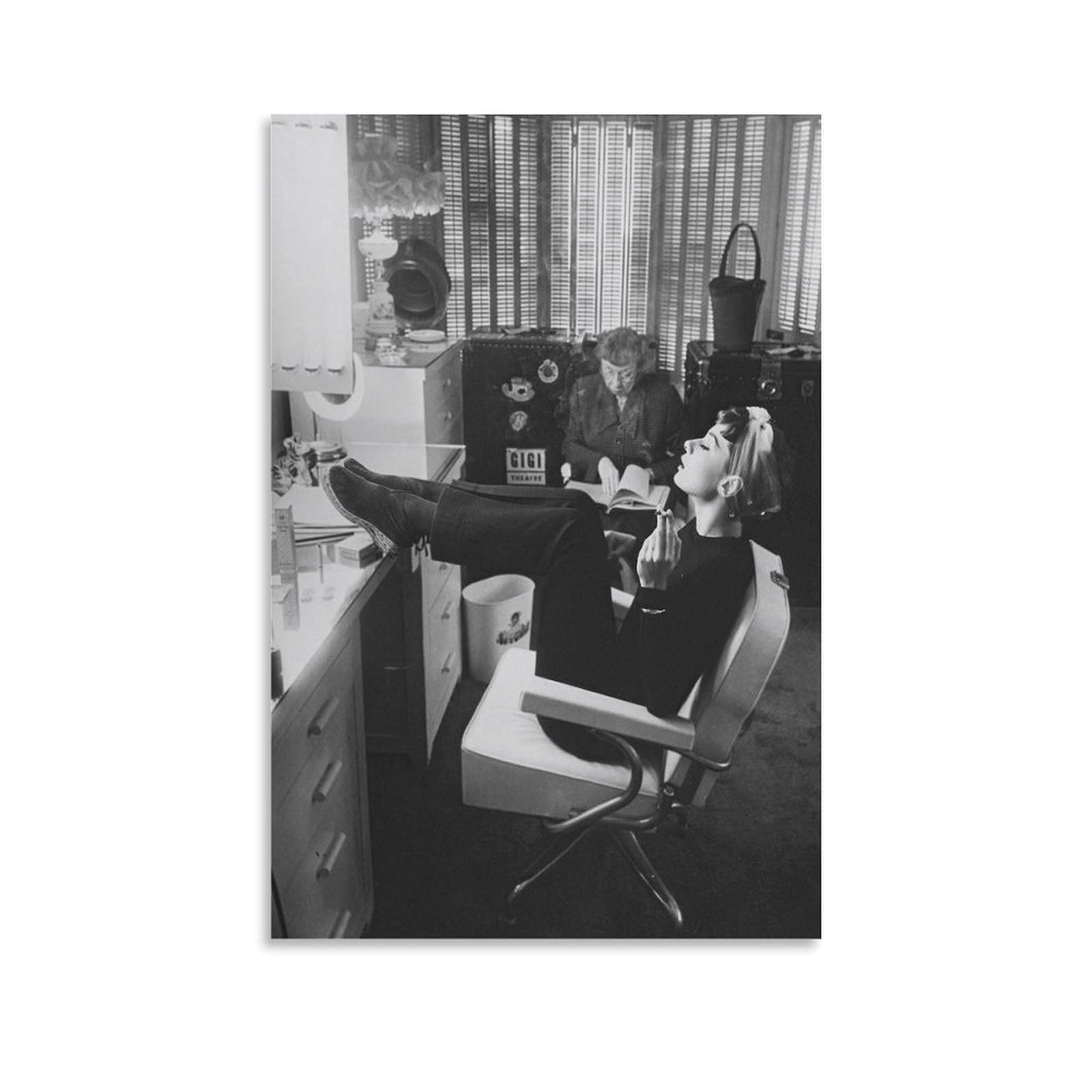 Qzfncoyu Unframe-Style Audrey Hepburn In The Studio Black And White Vintage Art Poster Canvas Poster Bedroom Decor Landscape Office Room Decor Gift 20X30inch(50X75cm)
