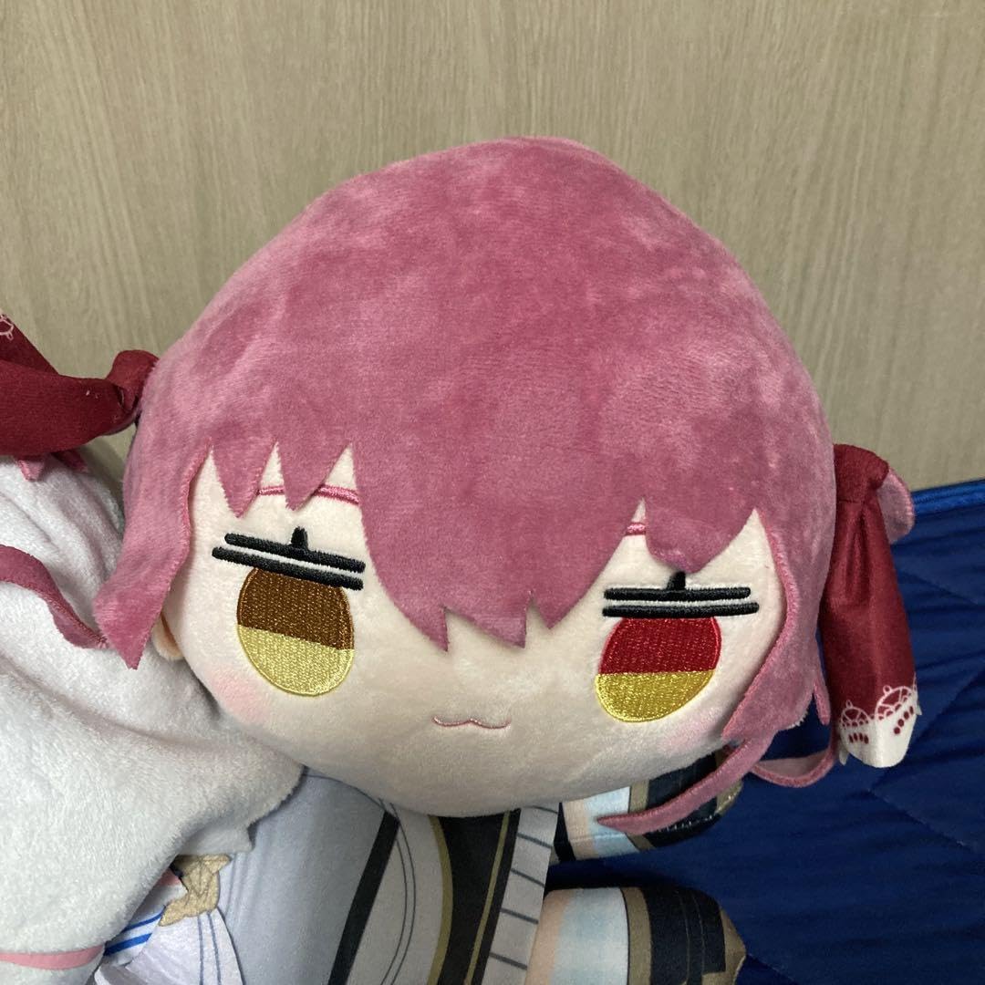 Amazon.co.jp: 宝鐘マリン 寝そべりぬいぐるみ : おもちゃ