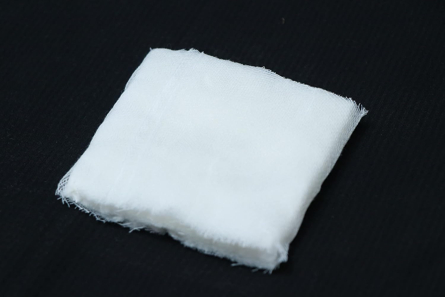 Royal surgical sterile coalition dressing pad, 10 cm x10 cm - pack of 25. Post -operative, trauma, highly absorbent cotton wound dressing for home first aid Royal surgical sterile coalition dressing pad, 10 cm x10 cm - pack of 25. Post -operative, trauma, highly absorbent cotton wound dressing for home first aid