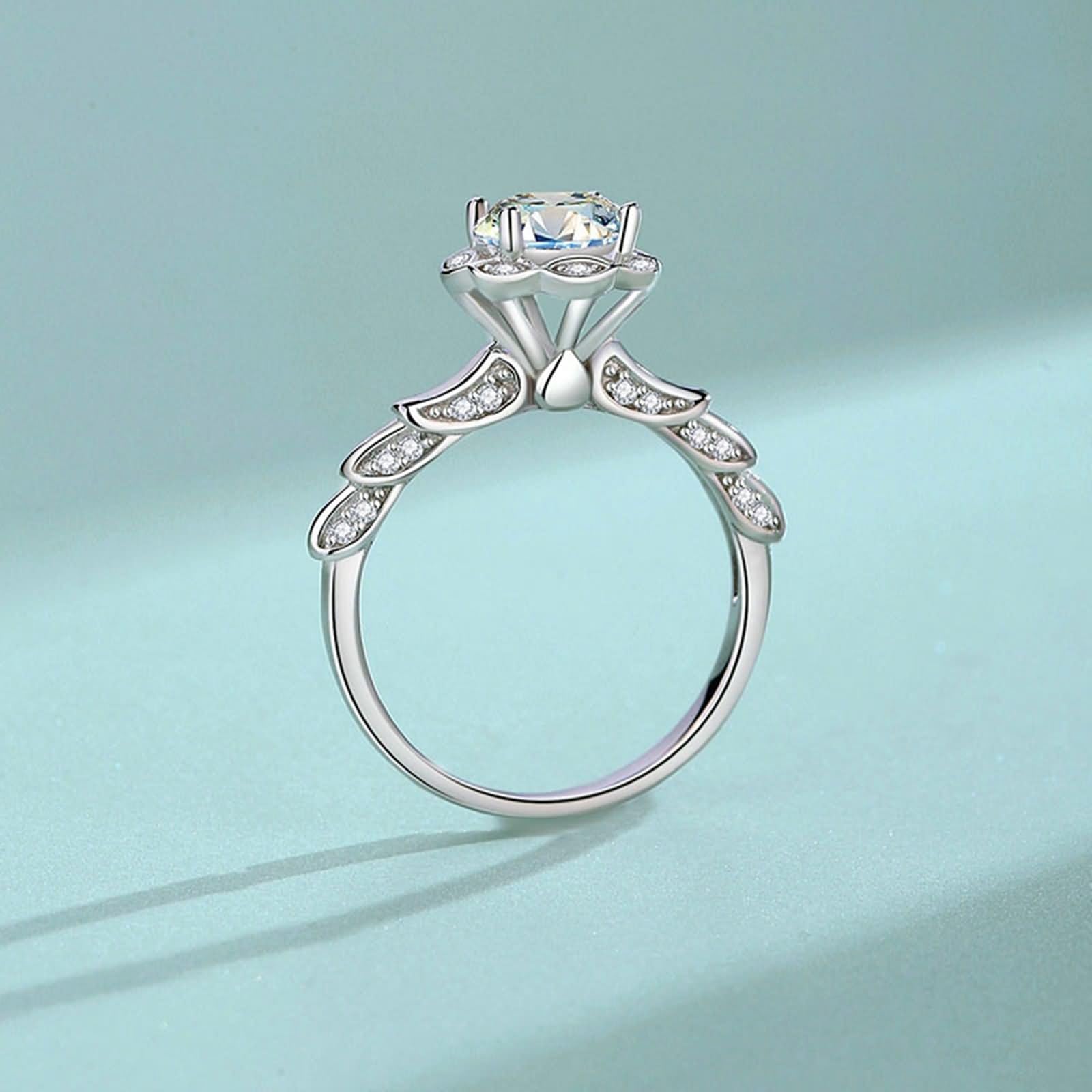 Anillo de mujer para dedo medio, anillo de bisutería con alas de ángel con moissanite redondo de 1 quilates de oro blanco de 9 quilates, talla 56 (17,8)