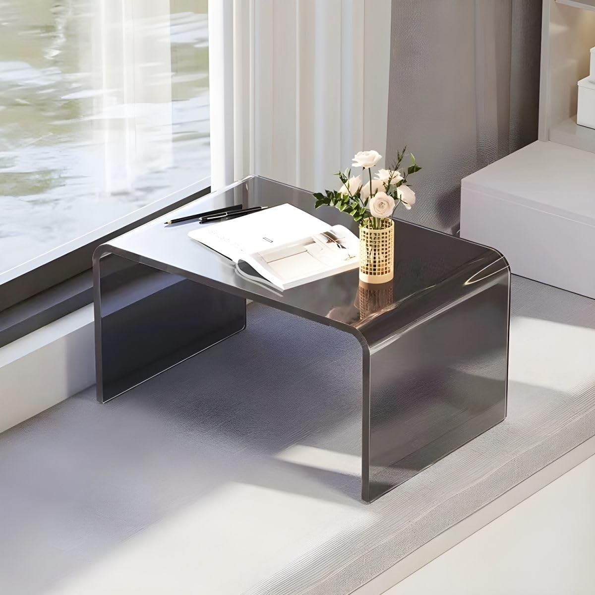C-förmiger Acryl Beistelltisch transparent – Sofa Beistelltisch als Snacktisch auf Rollen, klein & platzsparend, feststellbare Rollen für Wohnzimmer, Schlafzimmer, Büro