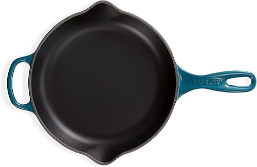 Miniatura 3 de Le Creuset Signature Sartén de hierro fundido con mango de hierro fundido, 9 pulgadas (1-38 qt.), Verde azulado profundo