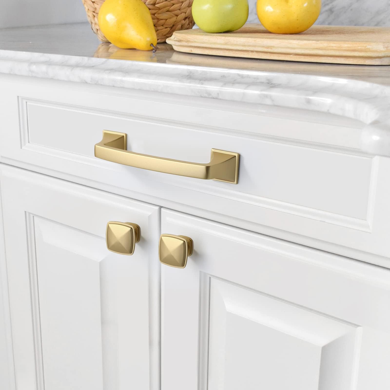 Amerdeco ZH0002 - Paquete de 10 tiradores dorados cepillados, 3-3/4 pulgadas (96 mm) con orificio central, manillas para gabinetes de cocina, tiradores para cajones de baño