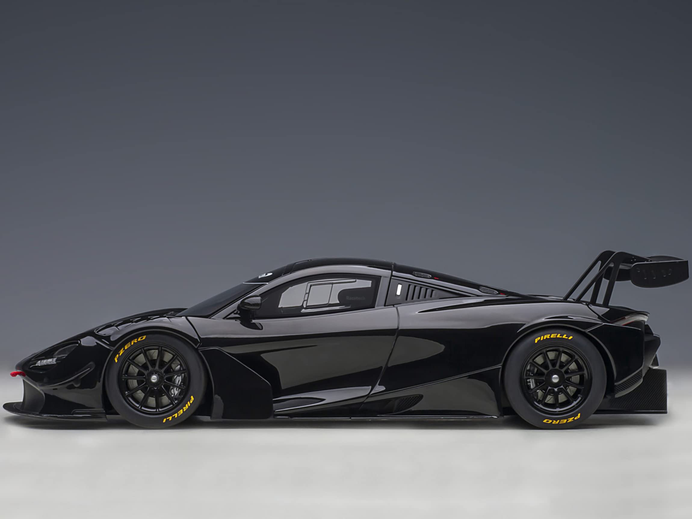 McLaren 720S GT3 Gloss Black 1/18 Model Car by Autoart 81941