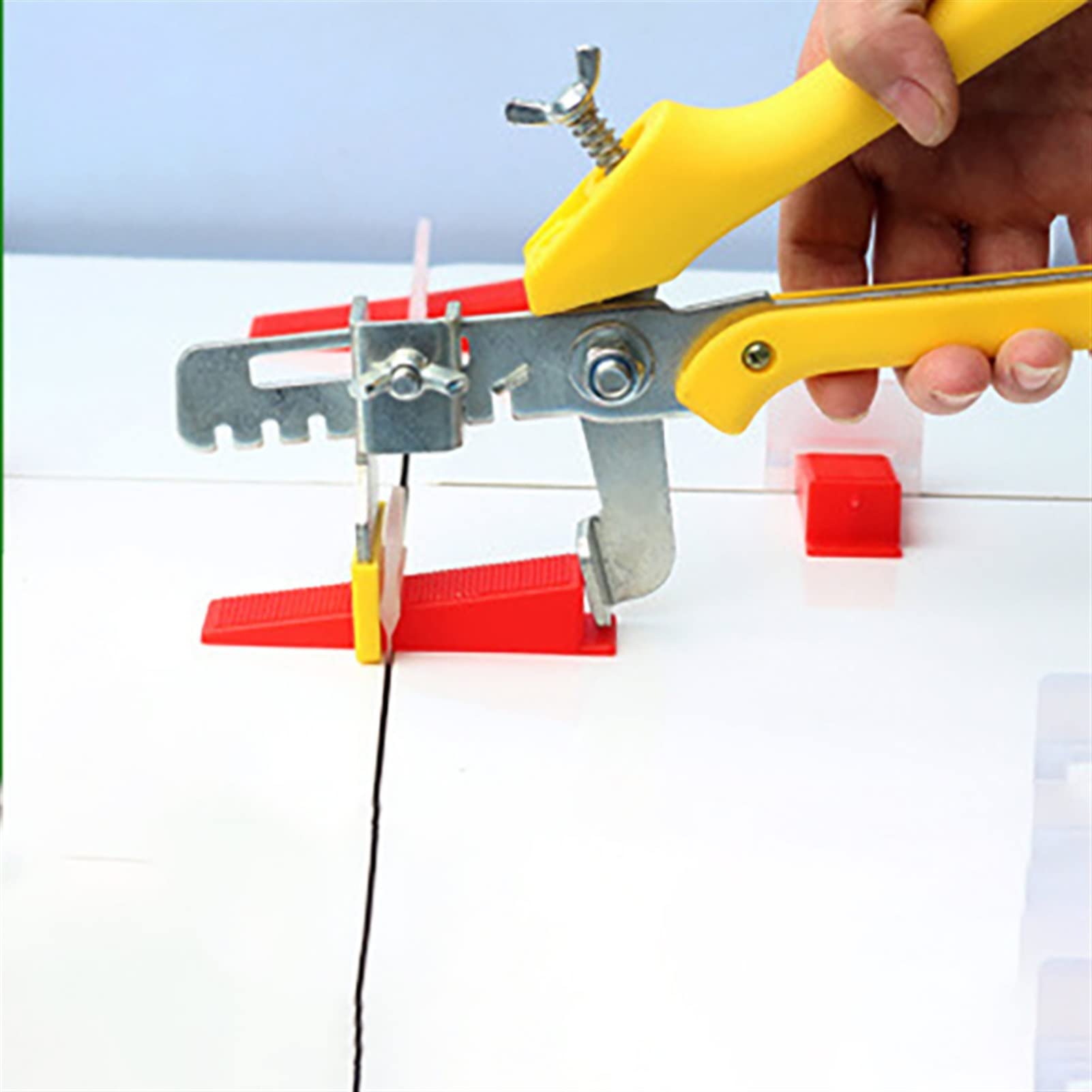 Fliesen-Vibrationswerkzeug, 100 Stück, Fliesen-Nivelliersystem, 50 Clips + 50 Keile, Fliesen-Nivellier-Abstandshalter für Fliesen-Werkzeuge, Einsatz von Keramik-Fliesen-Nivellierzangen, Nivellier