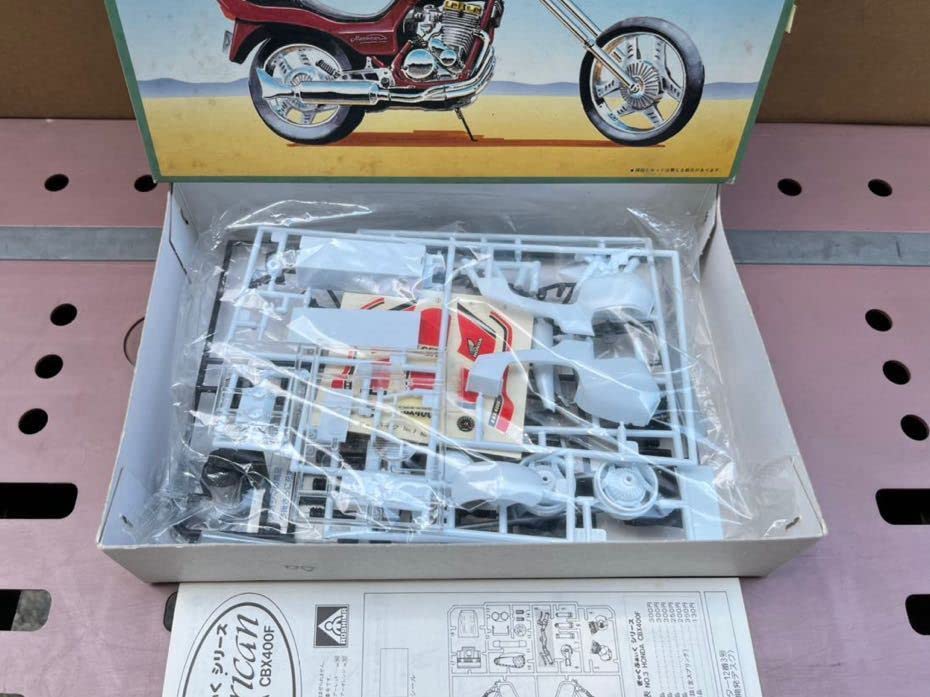 アオシマ完成品バイク（CBX400F) 3台セット アオシマ、SKYNET「1/12 完成品バイク」シリーズから「Honda
