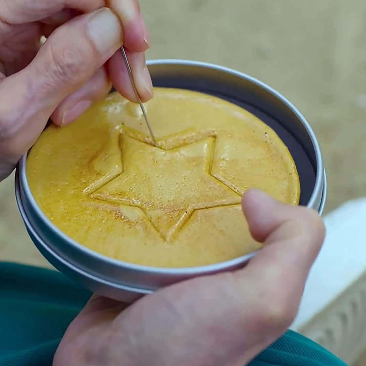 DINESA Set di 24 formine per biscotti, mini stampi per biscotti, forma a forma di ombrello a forma di stella, con scatola di latta e ago