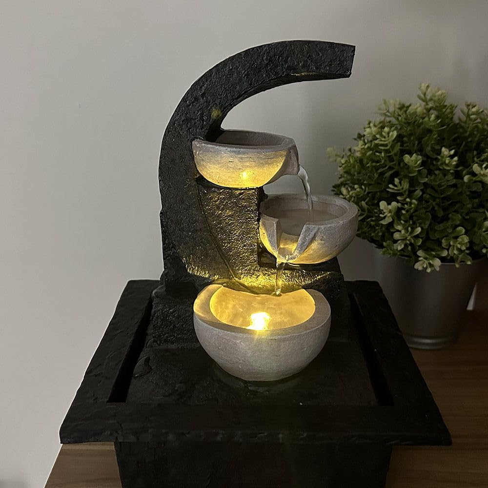 ARUM Lighting - Fontaine d'Intérieur de Table Arkadia, Cascade d'eau 3 Vasques Blanches en Résine, Éclairage LED Blanc Chaud, Pompe Réglable, Décoration Zen Salon et Bureau (H 26,5 cm)