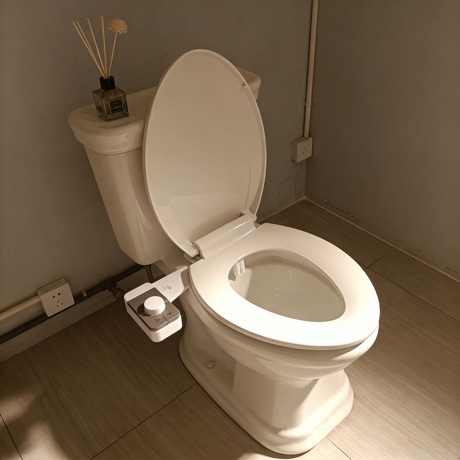 Boquilla retráctil para bidé diseñada para una limpieza sencilla y agua variable para adaptarse a todos los usuarios. Boquilla retráctil para bidé