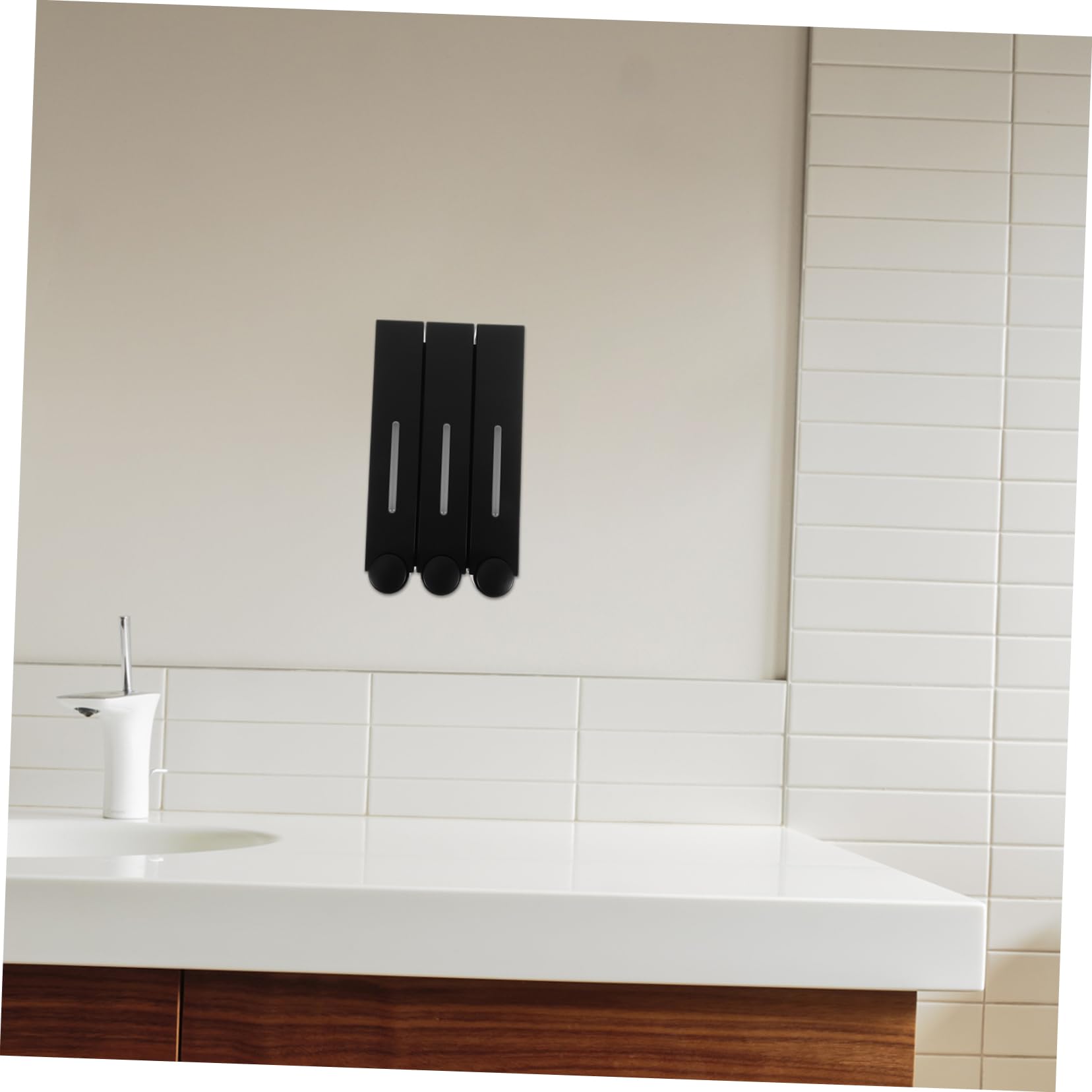 Dispenser Di Sapone Da Doccia Muro Erogatore Ricaricabile Per Shampoo e Bagnoschiuma Design Salvaspazio Per Bagno Elegante e Funzionale Tre Scomparti Per Prodotti Diversi