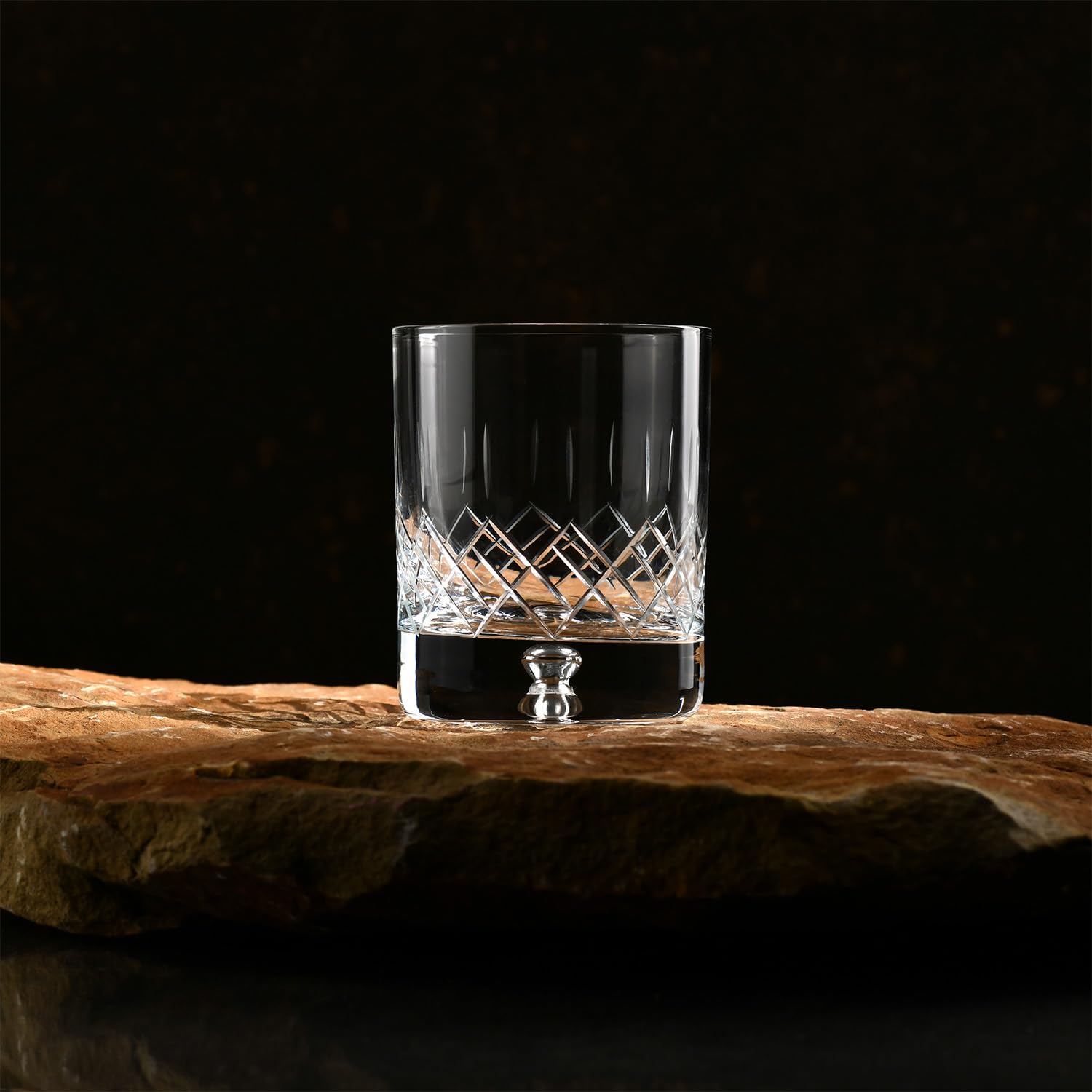 Krosno – Vasos para whisky, bourbon y escocés de 250 ml – Juego de 4 piezas – Colección Saga – Cristal tallado – Hechos a mano – Ideal como regalo