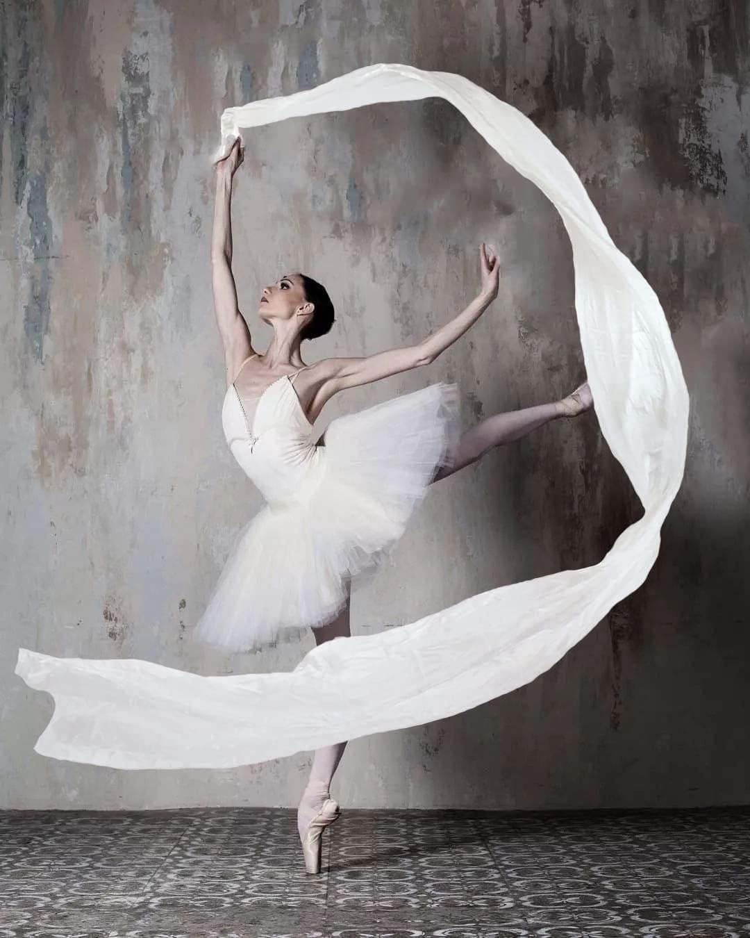 Aumulen 4M Dance Streamer Gymnastics Dance Ribbons Belly Dance Real Silk Ribbon Throw Streamer with Rod, Church Worship Adoration Dance Banner, Beginners Practice Streamers