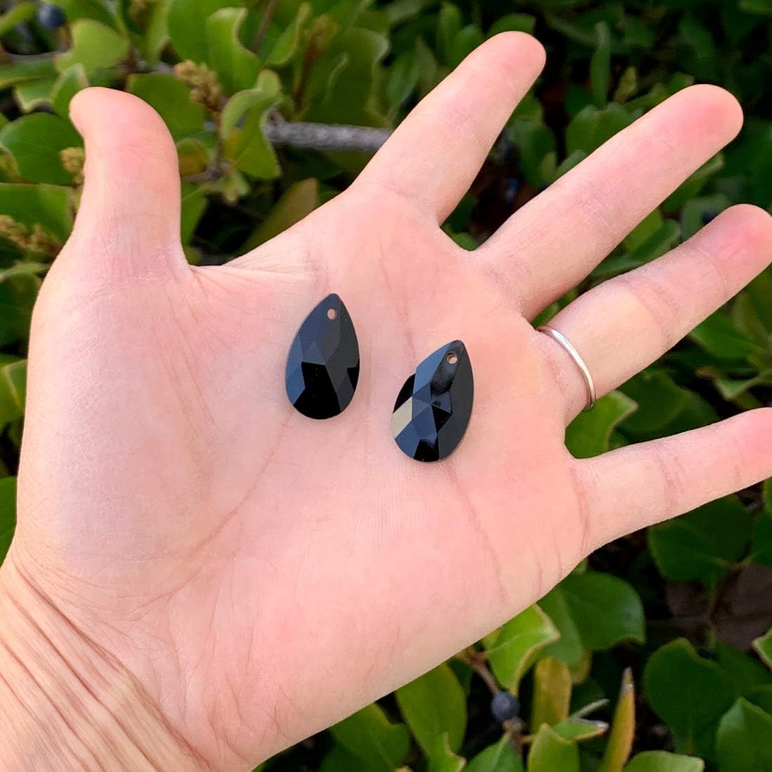 100pcs Czech Faceted Crystal Glass Pear Chandelier Pendant Drop Loose Beads Suncatcher 22mm Large Jet Black for DIY Jewelry Craft Making CCE-23