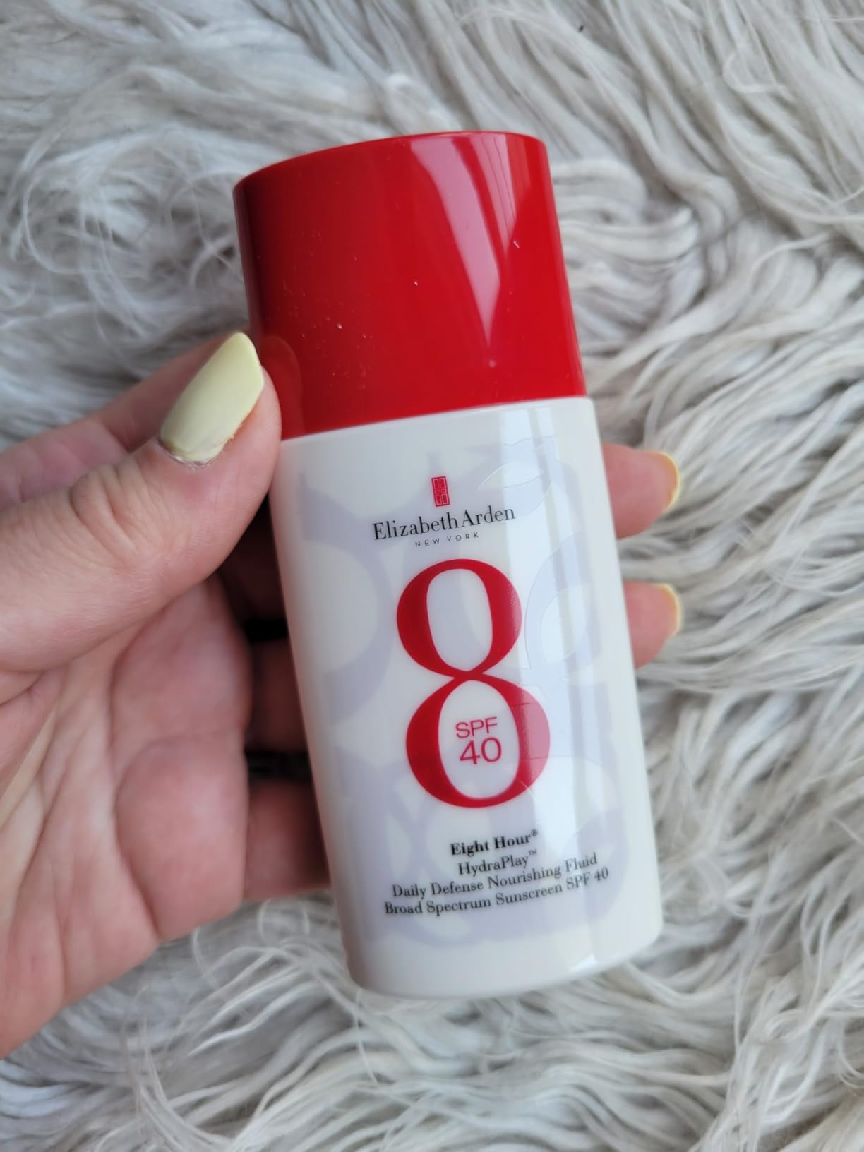 Revlon Consumer Products Corp. Elizabeth Arden Eight Hour HydraPlay Daily Defense Nourishing Fluid Broad Spectrum Face Sunscreen SPF 40, No White Cast, Non-Comedogenic, Fragrance-Free, 1.7 fl oz