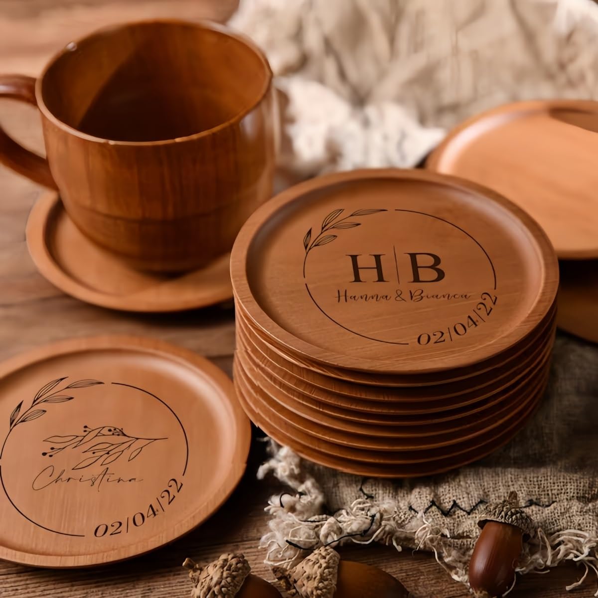 Posavasos De Madera Personalizados con Icono Grabado, Posavasos De Bambú Resistentes A Salpicaduras para Bebidas, Regalo para Aniversarios O Compromisos, Recuerdo De Despedida De Soltera(10pcs)