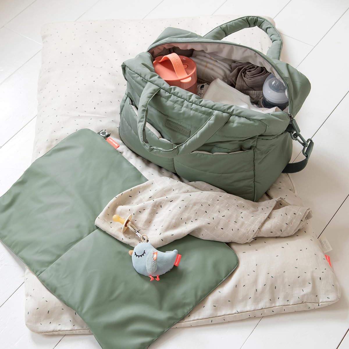 Done by Deer Wickeltasche Kinderwagen - Windeltasche - Kinderwagentasche mit Wickelunterlage, Schulterriemen, Tragegriffen & Kinderwagen-Haken - aus Recyceltem Polyester - 41 x 21 x H 29 cm - 24 L