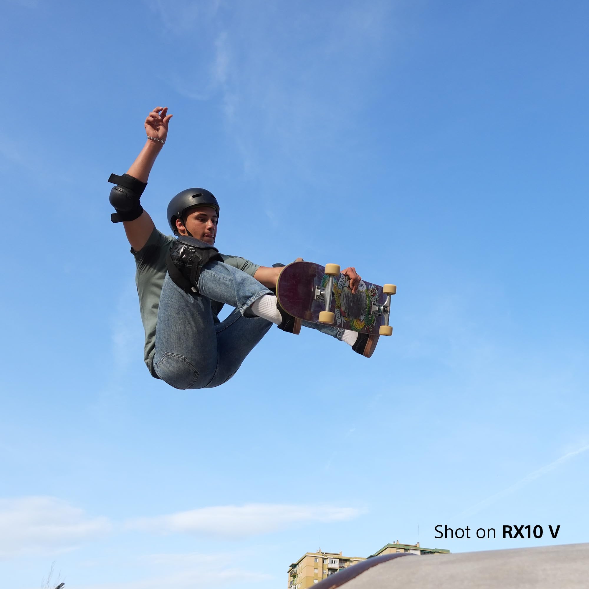 Sony RX10 V | Kamera mit Hochleistungszoom (24–600 mm) | Autofokus mit Echtzeit-Erkennung, 20,1-MP-Sensor und unterbrechungsfreier Serienaufnahme mit 30 Bildern pro Sekunde