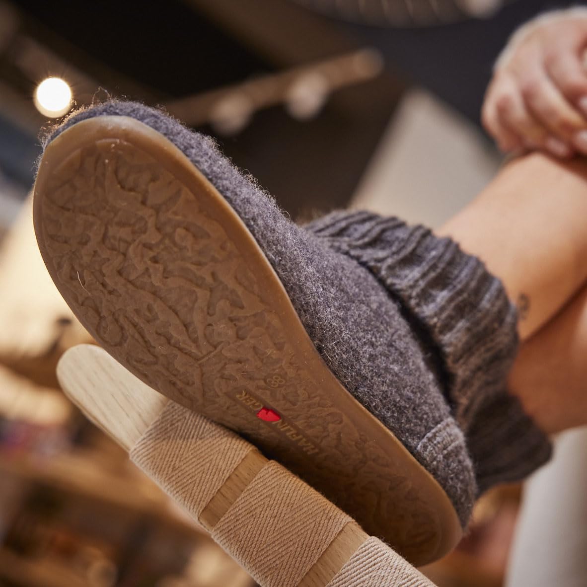 HAFLINGER Everest Karlo Hüttenschuhe mit TPR-Gummisohle und Kragen