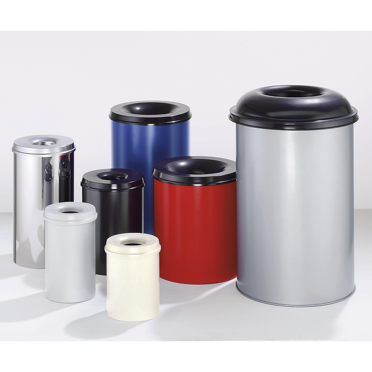 V-Part Selbstlöschender Papierkorb 50 Liter, Korpus rot / Löschkopf schwarz | Stahl, selbstlöschend, Volumen 50 l, HxØ 625 x 335 mm, Korpus rot / Löschkopf schwarz