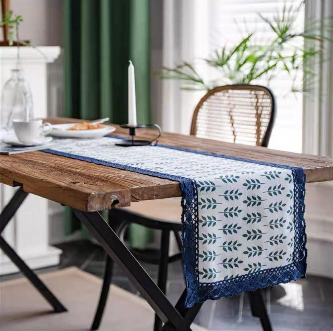 Chemin de table en dentelle de style ethnique avec pompons déco table basse salon 33x240