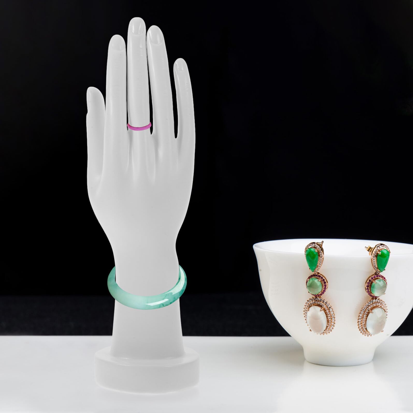Handmodell für Schmuckpräsentation Realistische Mannequin-Hand Ring und Armbandhalter Deko-Hand mit Sockel für Heim und Geschäft Ausstellungsrequisit für Nagelarbeiten