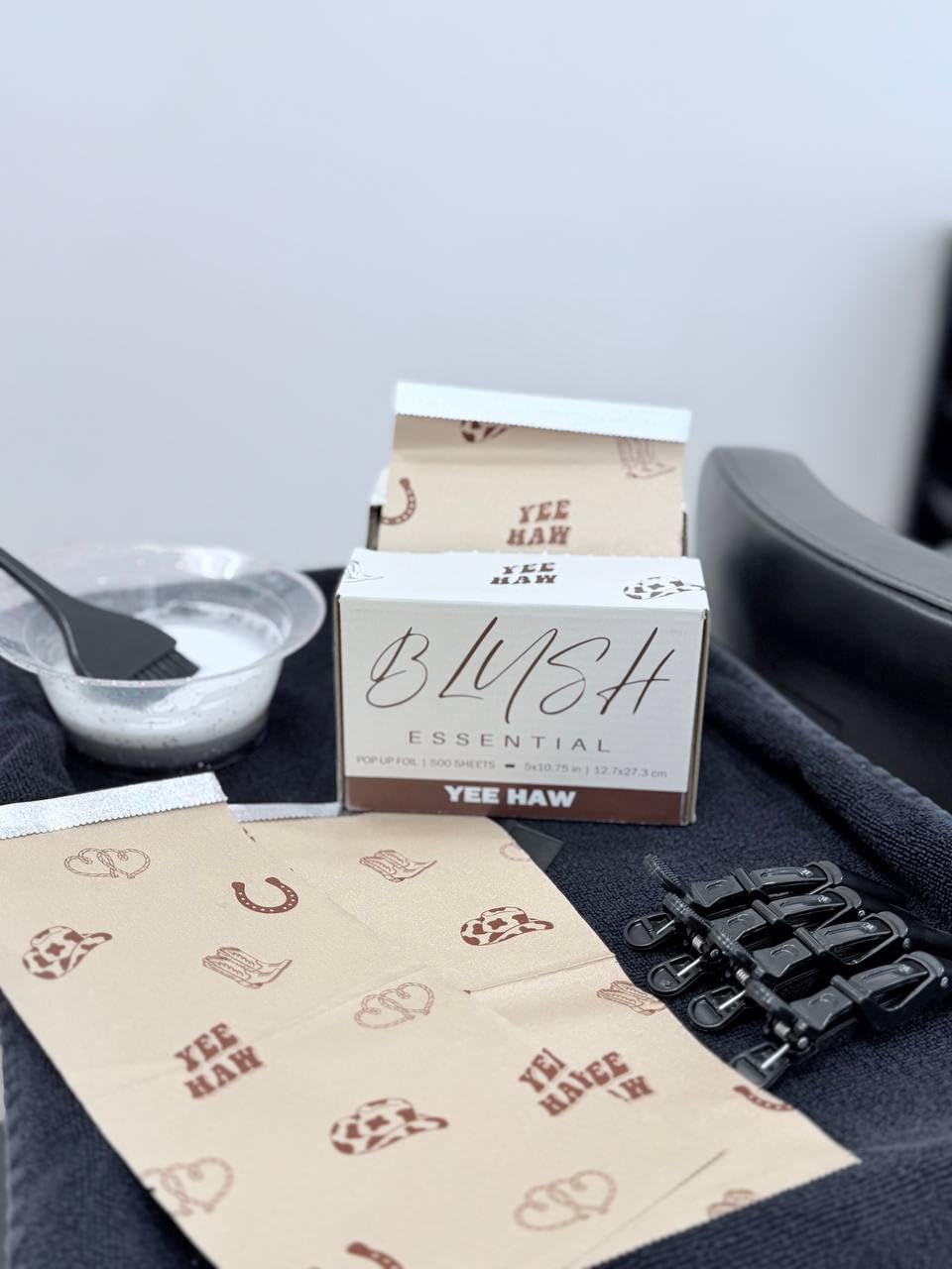 Blush Essential Yee Haw Pop Up Folie do włosów, 12,7 x 27,3 cm, wstępnie wycięte, wytłaczane folie aluminiowe do podkreślenia, 500 arkuszy, profesjonalne folie do salonu, bez rozdarcia, bez poślizgu