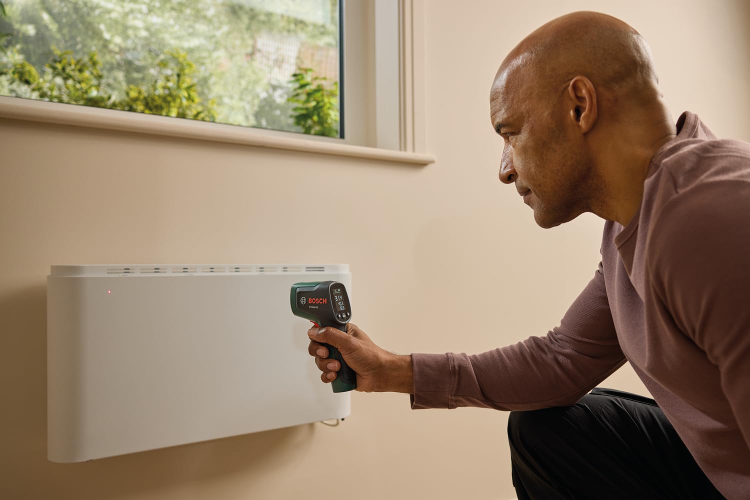 Bosch Termometro a infrarossi PTD600-25 (da -30 °C a +600 °C, 3 modalità, puntatore laser, display retroilluminato, compattezza e leggerezza)