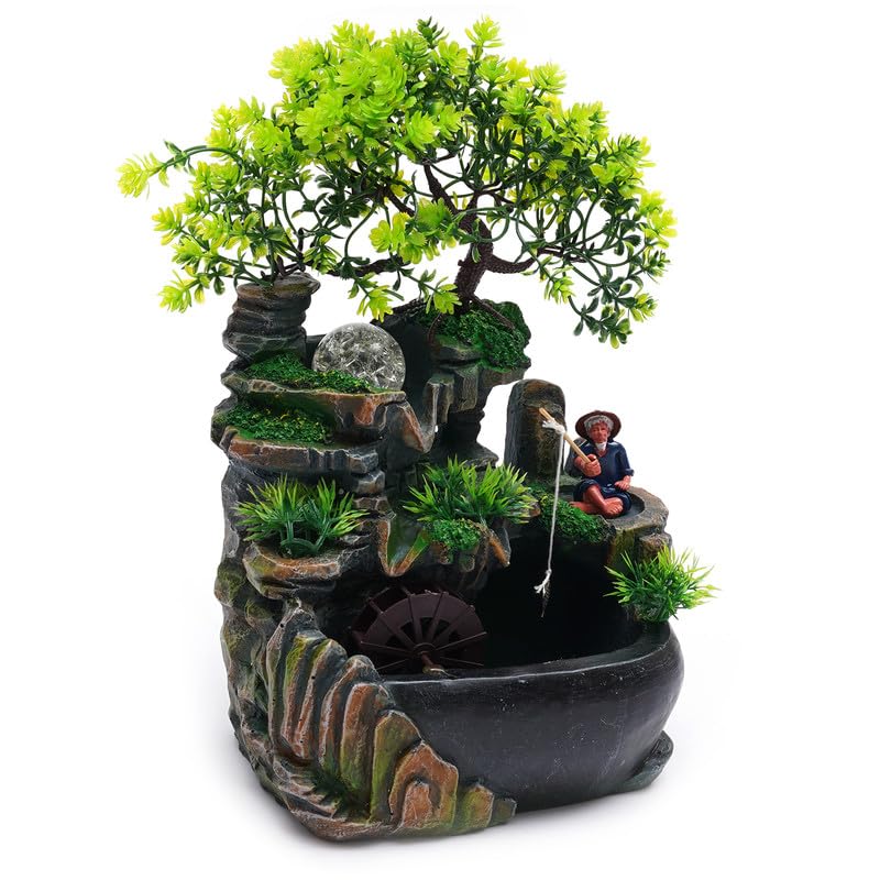Zen Tischbrunnen mit LED Licht und Wasserfall, Feng Shui Zimmerbrunnen aus Harz mit Steingarten, Fischerfigur und Baum, Geschenkidee für Meditation und Entspannung – H 30 cm