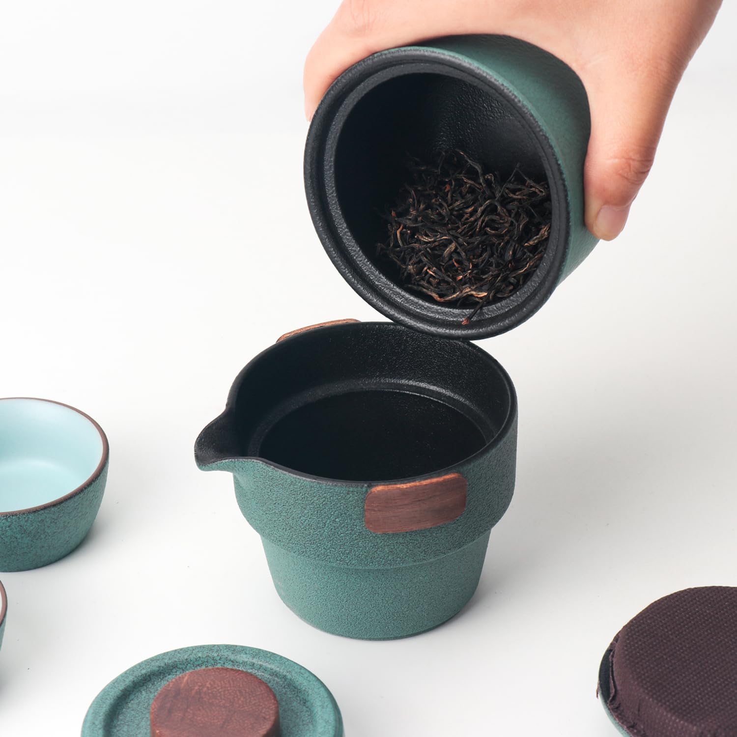 Przenośny zestaw czajniczek, przenośny zestaw do herbaty Kung Fu, mini podróżny chiński ceramiczny czajniczek z 3 filiżankami, pojemnikiem na herbatę i torbą do przenoszenia, idealny na