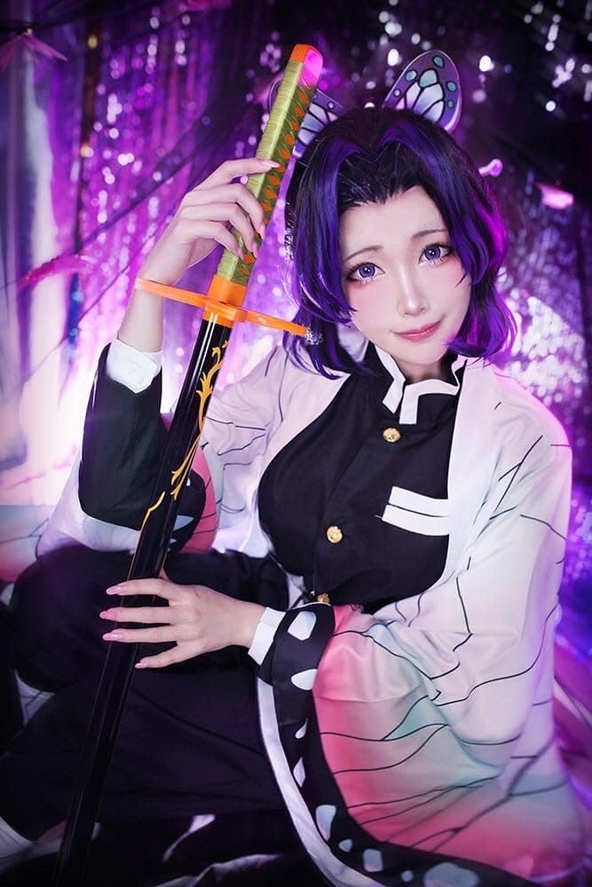 Kraja Cosplay-Perücke Lieblings-Anime-Charakter für Cosplay-Fans Halloween-Fest Weihnachten Comic Videospiel (Kochou Shinobu)