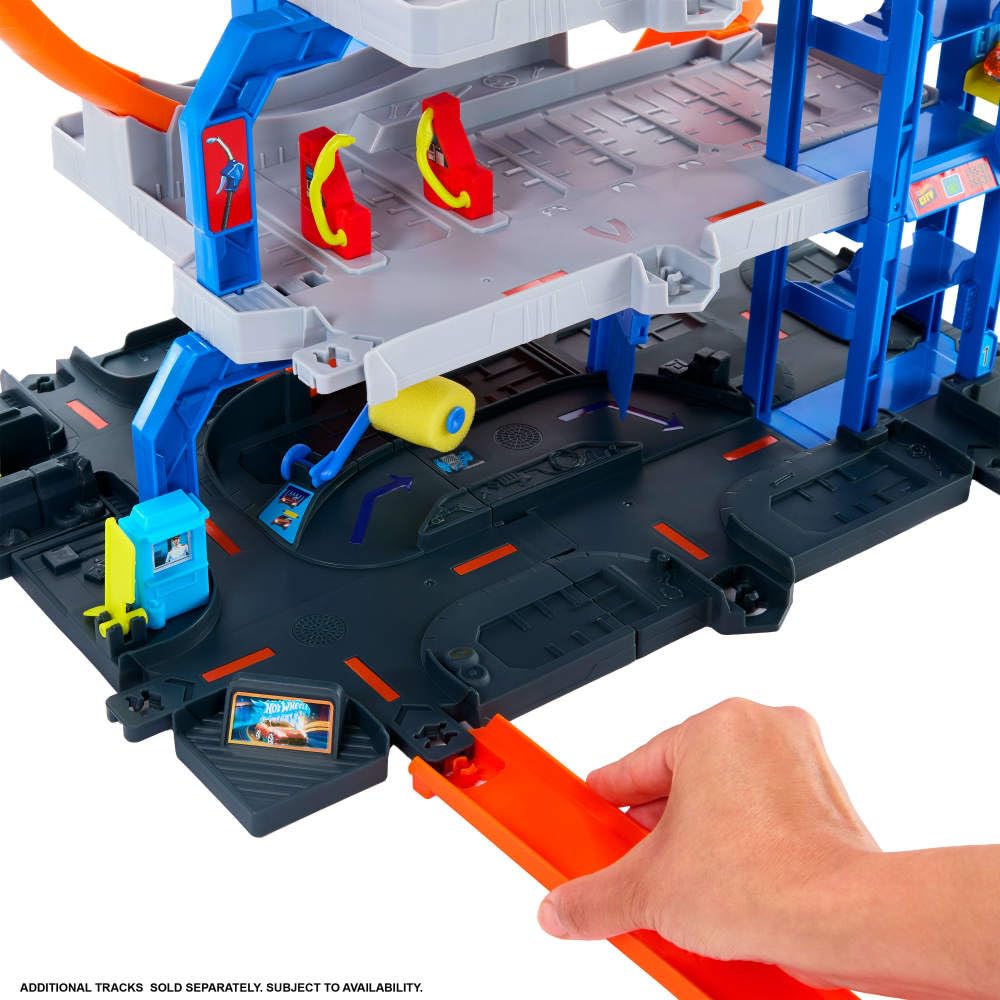 Hot Wheels Mega Loop Garage zestaw torów z autem i helikopterem | Zestaw z metalowym pojazdem i helikopterem, 2 pętle, miejsce na 36 aut 1:64, złączki Speed Snap, JLC05