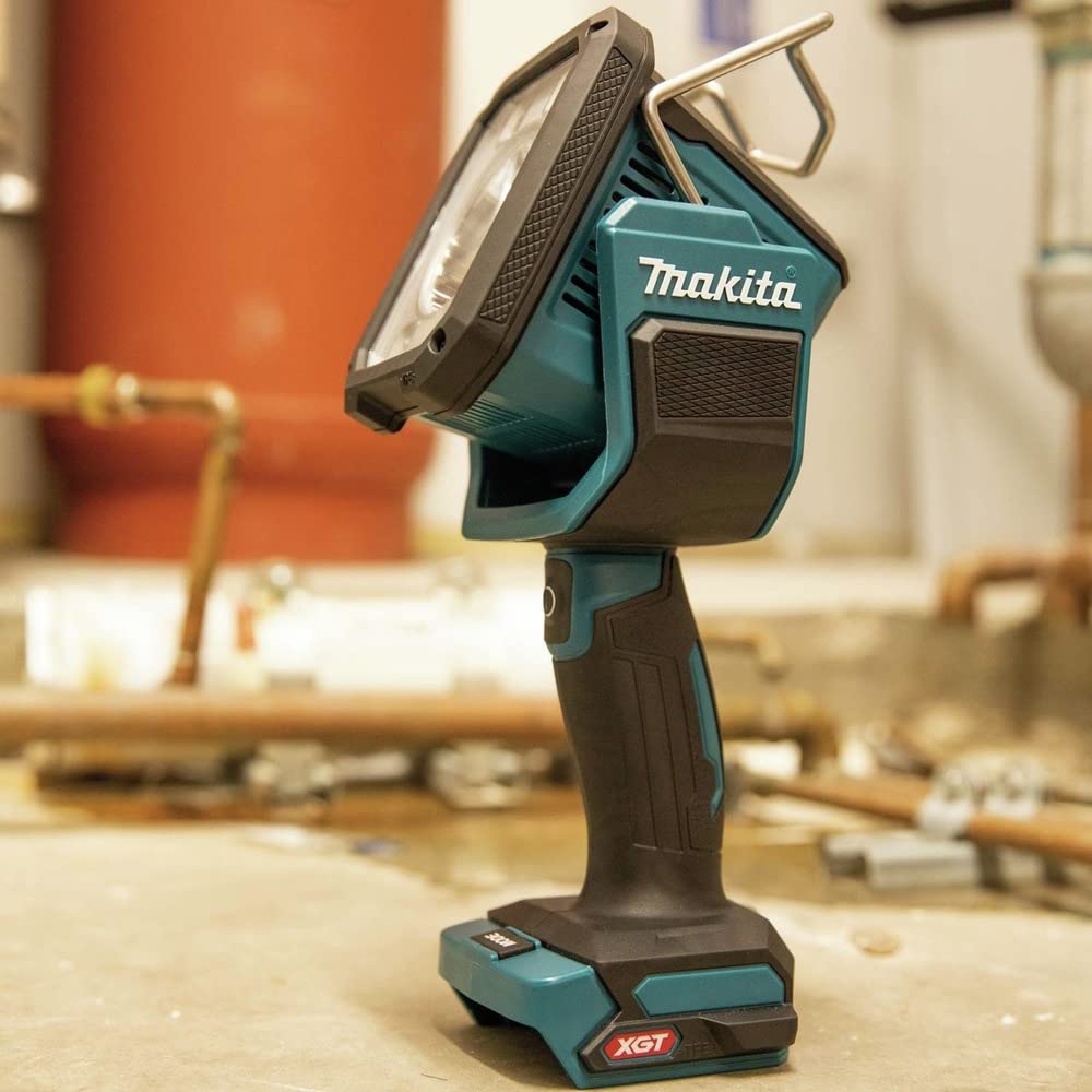 Makita ML007G Luz de trabajo inalámbrica 40V Max Li-ion XGT Baterías y cargadores no incluidos