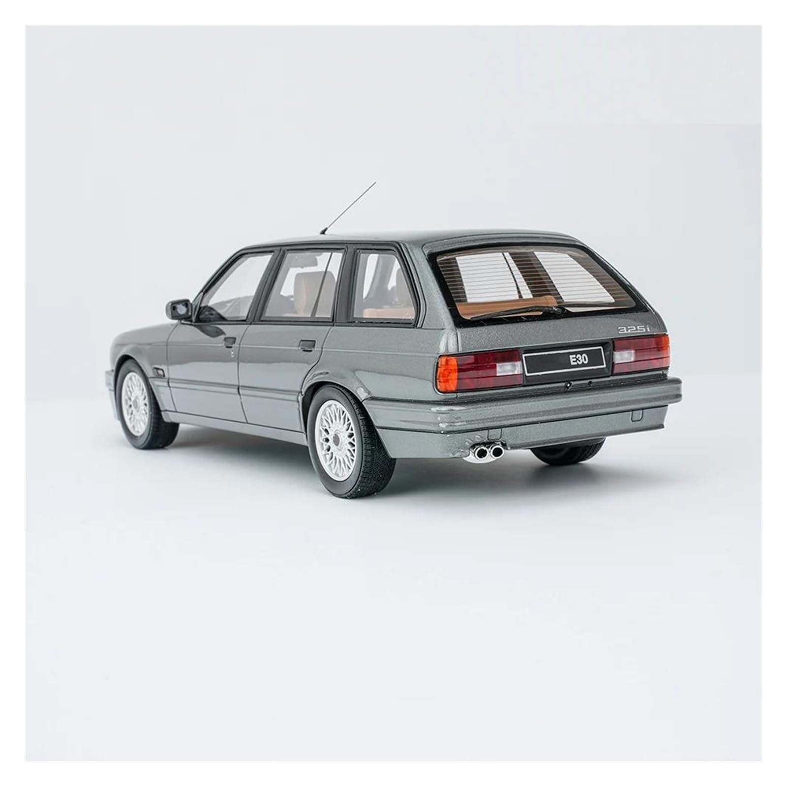 美品！　BMW E30　1/18　【新品・限定品】 美品！ BMW E30 1/18 【新品・限定品】 - ミニカー